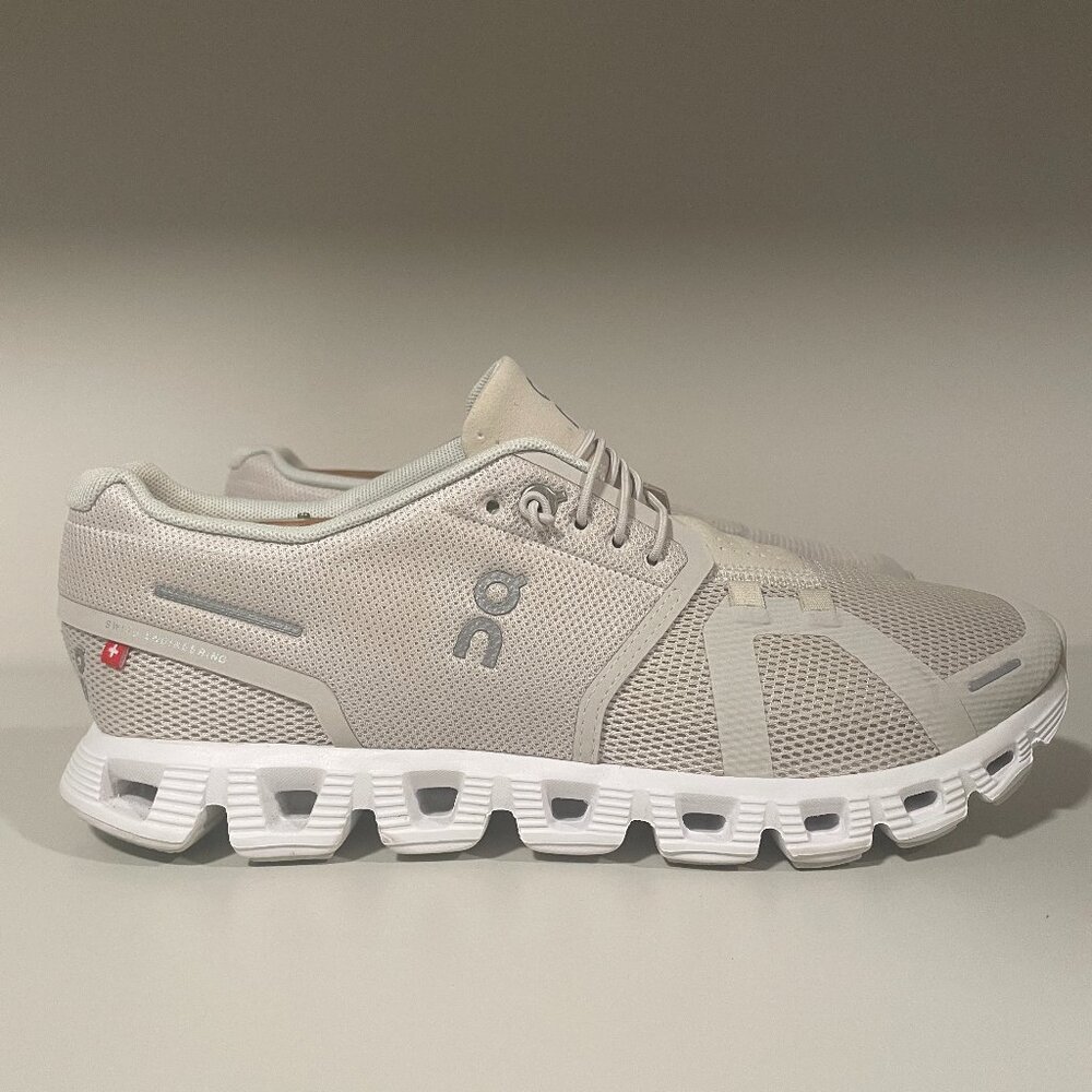 On Cloud 5 Women's Running Shoes - 8.5 - Pearl/White - Gently Used